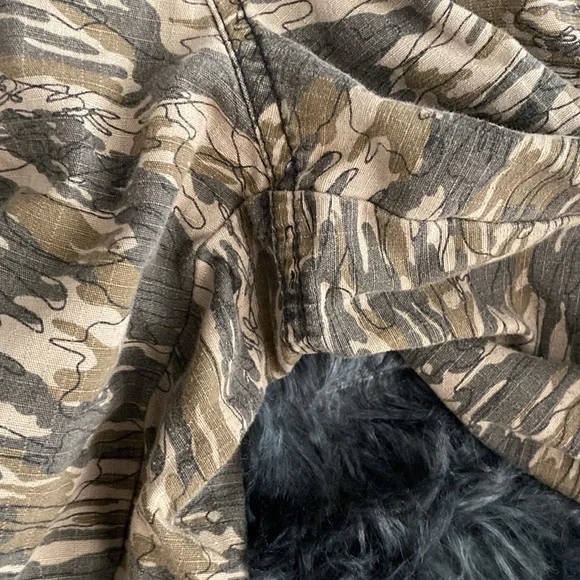 Camo print cropped cargo-style pants - Picture 10 of 16